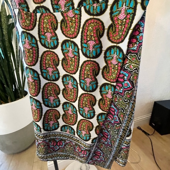 Above the knee dress, skirt has a faux wrap opening, zipper closure in back. - Picture 2 of 4